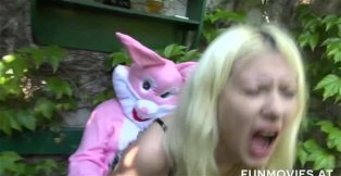 German girl enjoys penis penetrating