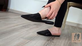 (643) Shoe Collection: Pointed-Toe Sequin Flat Mules - Dame Olga (4K)