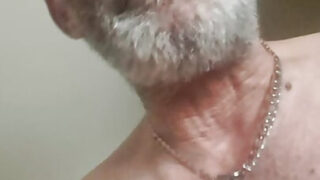 Zelfgemaakte solo-video van een oudere Europese homoseksuele vrouw die masturbeert