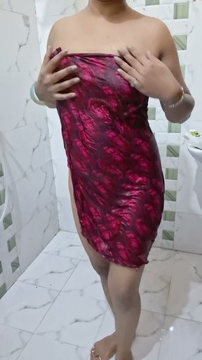 Indian New Married Nude Bathing Video
