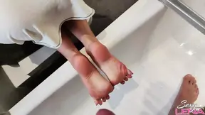 Cum on Barefoot Soles