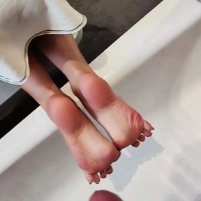 Cum on Barefoot Soles