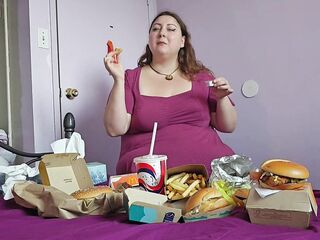 Klairvayzer Indulges in Fast-Food Face Stuffing