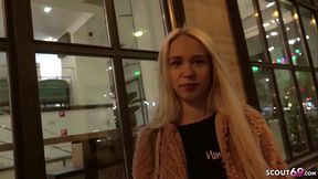 GERMAN SCOUT - Schlankes Teen Arteya bei Strassen Casting ohne Gummi gefickt