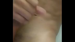 Novinho safado batendo punheta gostoso. Seguem meu inst:  iiguizinho