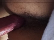 Llenando un culito peludo