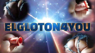 Close up de uma garota sozinha, amadora, gay americana madura de lingerie, sendo fodida no cu.