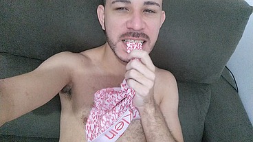 Um tesão grande quando fico sozinho e com vontade de trepar.