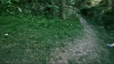 Na pra&ccedil_a na frente dos garis