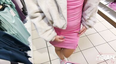 Girlfriend wearing a remote control toy in public, she orgasms in the restaurant!!