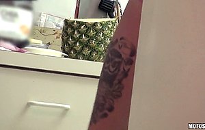 Tattooed slut Vyxen Steel giving morning bj