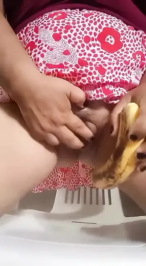 Bored Mexican MILF gets frisky with solo catwalk