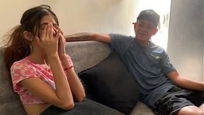 estoy sola en mi apto cogemos toda la tarde cuando se van nuestros padres que rico esta el co�o de mi hermanastra