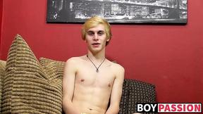 ”Big round ass skinny twink spreads his legs & takes toy inside”