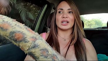 App  do sexo vers&atilde_o 2.0 morena iluminada acabando  no estacionamento do shopping.