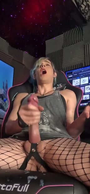 Monster cock trap cums hard