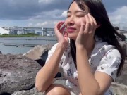 海風で舞うスカートのパンチラがエロすぎる｜野外