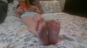 Pretty Mature Feet Soles Toe Wiggling Ignore