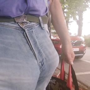 Bulging on the Street 3