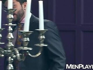 Hunk Marco Sessions has his ass wrecked by Harry Louis