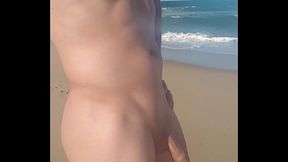 Na praia naturista tomando sol - Praia do Pinho