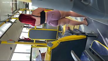 Levei a minha empregada para casa, olha oque ela fez dentro do &ocirc_nibus, fiquei louco
