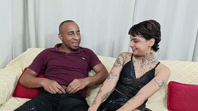 safadinha tatuada sentado gostoso na piroca grande
