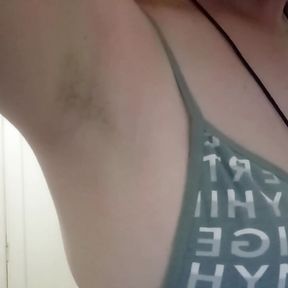 I show you my hairy armpits, do you like them?