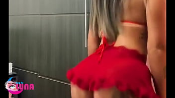 Mi amiga descansa un rato y la levanto con una mamadas