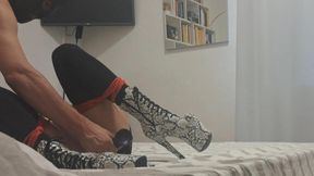 Perfect MILF vibrator, fingering, bondage sex