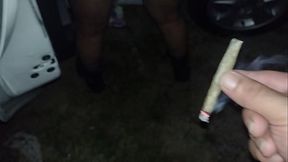 MADRASTA CADELA PEDIU CARONA E GANHOU UM PAU DURO PRA CHUPAR E DAR DOGGYSTYLE