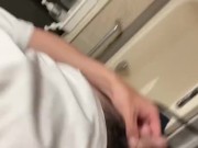20代男の子のおしっこ自撮り動画！お風呂場で放尿して感じてしまう♡