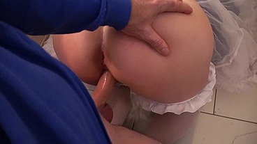 Stepmom's floor cleaning maid home porno