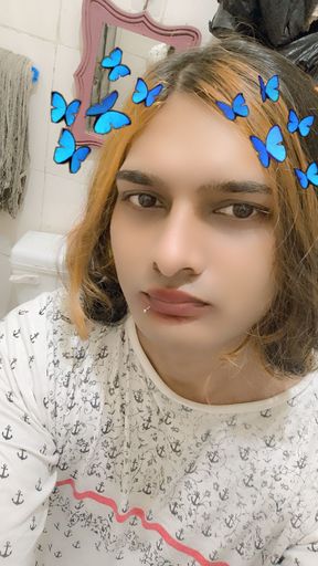 Zoya sazadai enjoy playing in a toilet