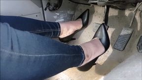 Driving sexy pumps