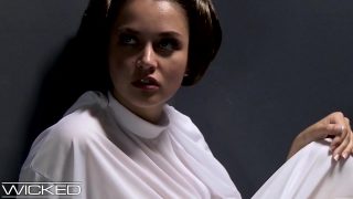 Die Cosplayerin von Prinzessin Leia lutscht Vaders BBC