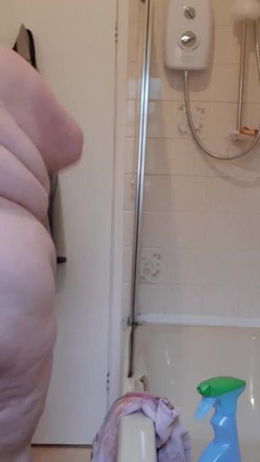 Ssbbw nude cleaning bathroom fat tummy