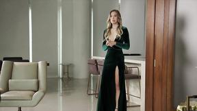 ”Avery Is Not An Average Hottie: She Loves Assfucking!”