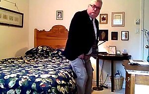 Bear Daddy's Striptease