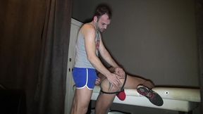 il jouit dans en cul en jockstrap