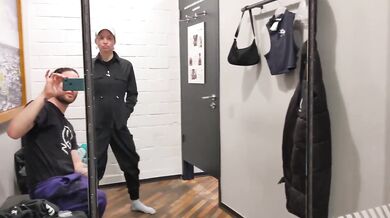 Just do it! Sucking and fucking in the fitting room! Real couple shopping in Berlin