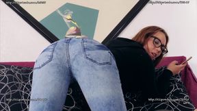 SUPER CUTE FOOTJOB FOR RENT