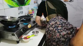 Desi bhabhi's keuken sessie leidt tot wilde seks met stiefbroer