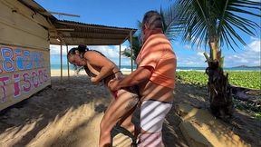 Festa boa na praia Enseada dos Coarais em Cabo PE