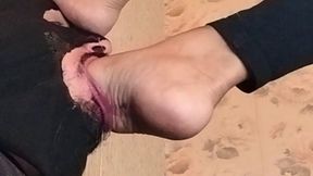 DEEP FOOT GAGGING SOLES VIEW... I PUT A SIGN TO MEASURE THE DEPTH