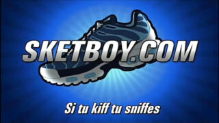 Ayak fetişi temalı filmde amatör genç kızlar, büyük penisle sert bir şekilde ilişkiye girmeden önce, ağızdan derin bir şekilde oral seks yapıyorlar.