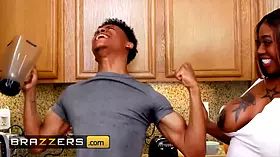 (Lil D) screws (Victoria Cakes) until she squirts - brazzers
