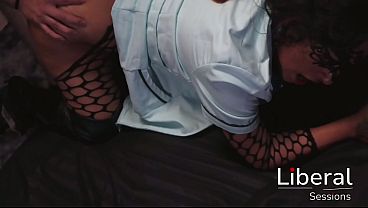 ENFERMERA CULONA Y MUY CALIENTE GRABA SU PRIMERA PORNO