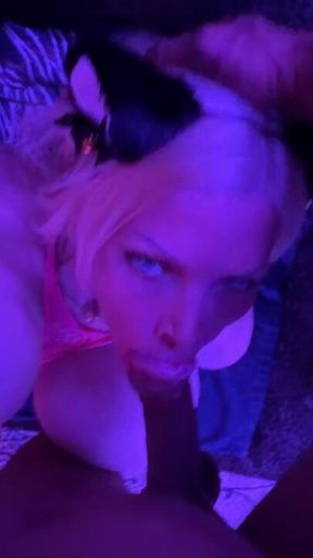 Catwoman gives a great blowjob......