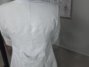 Ginecologista fode pela primeira vez uma safada!